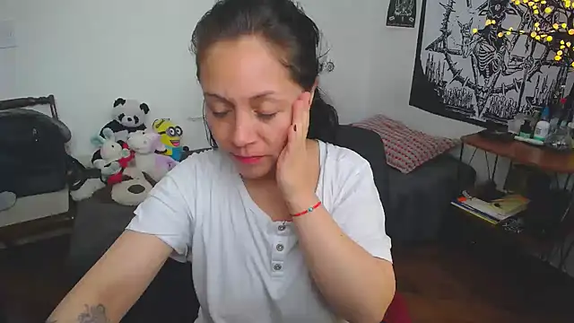 lili peach online show from September 19, 2025, 5:50 pm