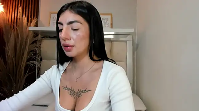 Snapshot of ANTONELLA__ROUSE_ chatting on February 5, 2025, 3:45 am ANTONELLA ROUSE online show from February 5, 2025, 3:45 am