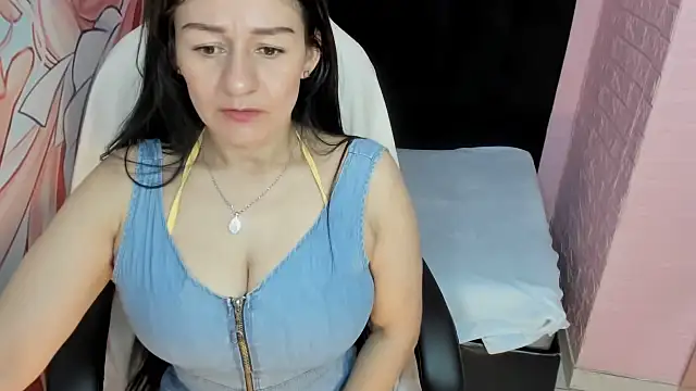 AllysonMilf69 online show from October 8, 2025, 2:29 pm