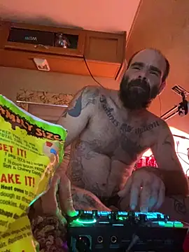 Snapshot of WilldoPita chatting on January 18, 2025, 1:19 am WilldoPita online show from January 18, 2025, 1:19 am