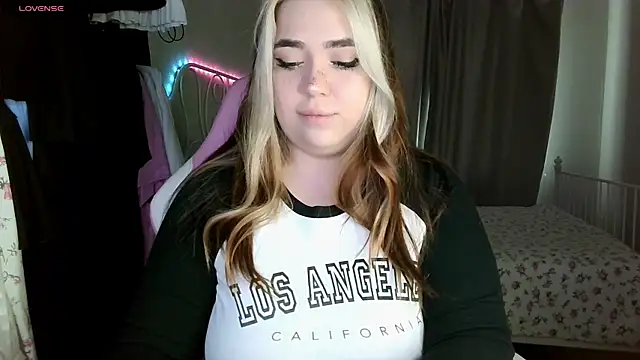 Snapshot of Roxy_Sakura chatting on January 22, 2025, 11:56 am Roxy Sakura online show from January 22, 2025, 11:56 am