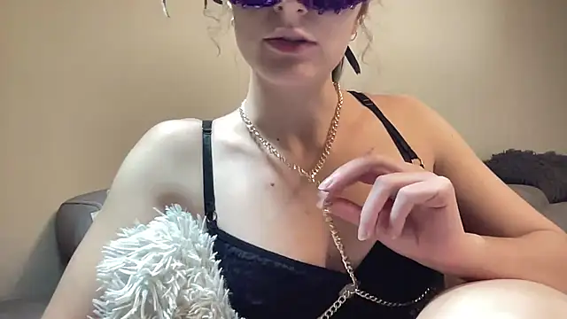 lexihot0000 online show from November 10, 2025, 9:09 pm