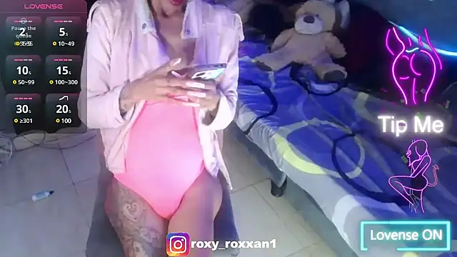 Snapshot of roxy_roxxan chatting on March 17, 2025, 1:18 pm roxy roxxan online show from March 17, 2025, 1:18 pm