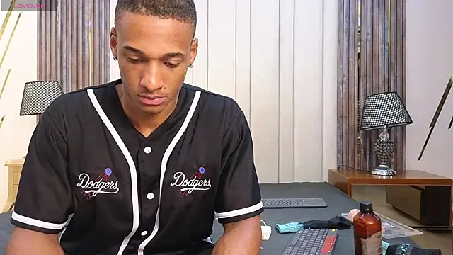 Malkongarcia online show from February 14, 2026, 9:04 pm