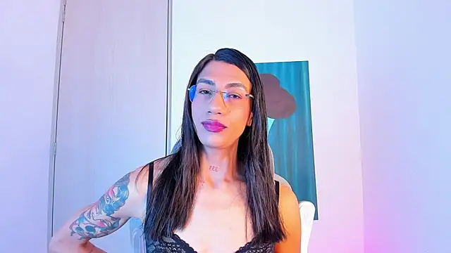 sofiaa grey  online show from April 14, 2026, 2:22 pm