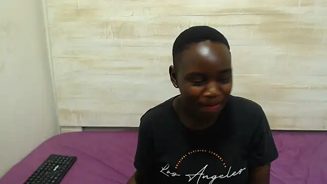 Snapshot of KINKYBLACKDOLL chatting on December 16, 2024, 7:32 pm KINKYBLACKDOLL online show from December 16, 2024, 7:32 pm