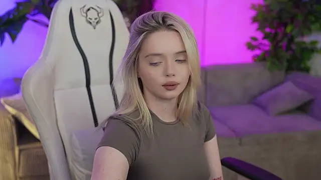 Cassy-Celestial  online show from February 19, 2025, 3:39 am