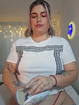 Snapshot of Juliietha_servas chatting on March 5, 2026, 9:43 pm Juliietha servas online show from March 5, 2026, 9:43 pm