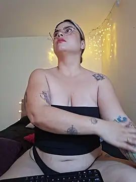 Snapshot of Juliietha_servas chatting on February 8, 2026, 11:24 pm Juliietha servas online show from February 8, 2026, 11:24 pm