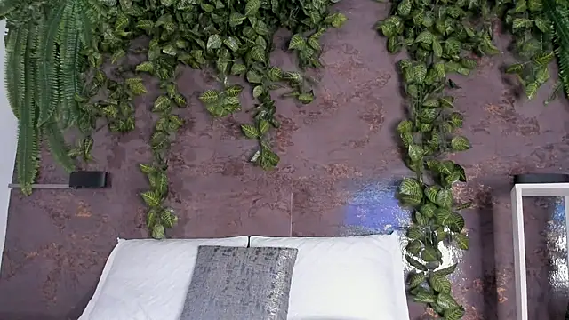 emily hunter12 online show from April 13, 2026, 11:58 am