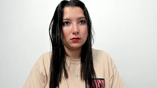 cami-01 online show from November 6, 2025, 8:46 pm