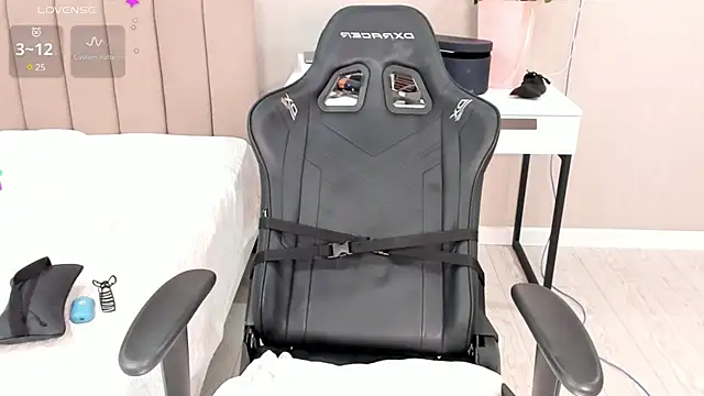 Snapshot of aya_shy chatting on February 16, 2025, 4:21 pm aya shy online show from February 16, 2025, 4:21 pm