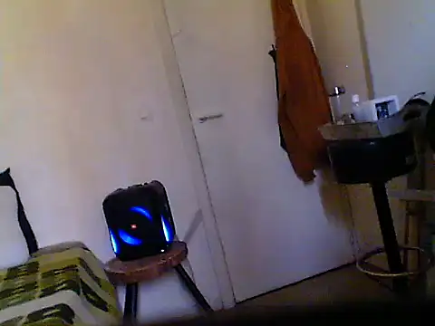 Snapshot of oopsxx chatting on February 27, 2025, 9:18 am oopsxx online show from February 27, 2025, 9:18 am