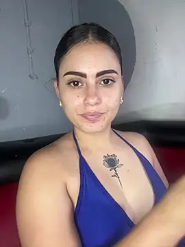 Snapshot of Azuna25 chatting on July 10, 2026, 8:31 pm Azuna25 online show from July 10, 2026, 8:31 pm