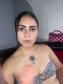 Snapshot of Azuna25 chatting on June 3, 2026, 9:30 pm Azuna25 online show from June 3, 2026, 9:30 pm
