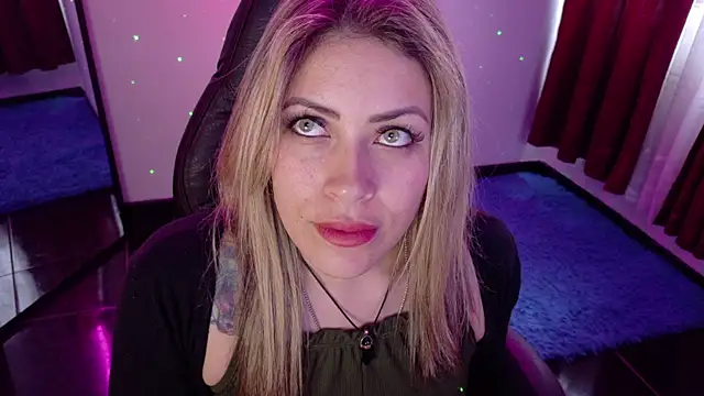 Snapshot of Natalia_Montoya chatting on September 24, 2025, 10:16 pm Natalia Montoya online show from September 24, 2025, 10:16 pm