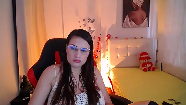 esmeraldaa230 online show from March 16, 2025, 4:34 pm