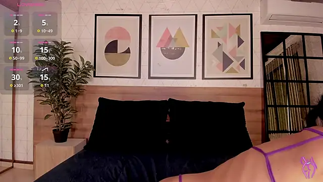 LunaRuso online show from November 5, 2025, 8:56 pm