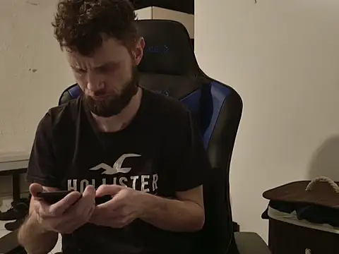 Talenjames4 online show from December 1, 2025, 1:39 am