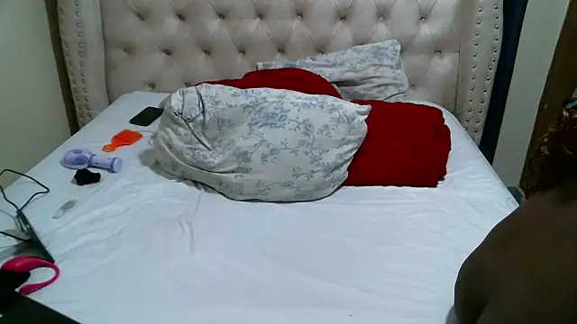 Snapshot of Khorah chatting on February 12, 2026, 11:59 pm Khorah online show from February 12, 2026, 11:59 pm