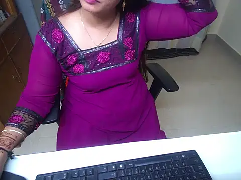 Arushisingh8888 online show from September 29, 2025, 12:33 pm