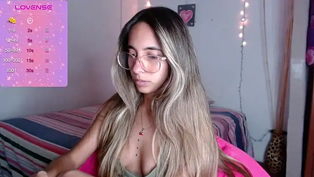 MitchWilson1 online show from November 11, 2025, 10:47 pm