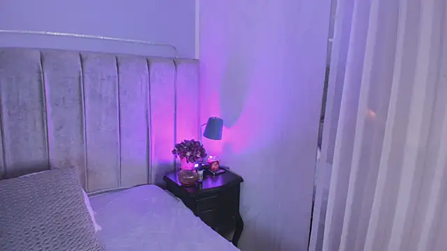 EvaaStevens online show from November 26, 2025, 2:50 pm