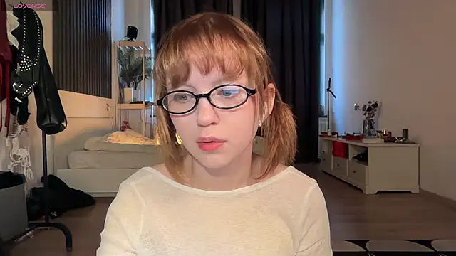 electric babe online show from November 19, 2025, 11:21 am