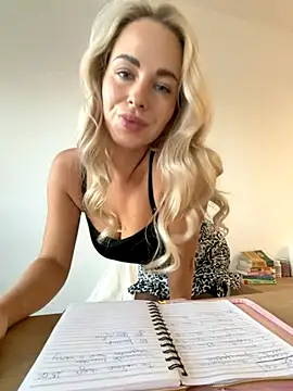 Snapshot of streetdoll chatting on October 11, 2025, 6:47 am streetdoll online show from October 11, 2025, 6:47 am