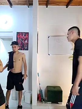 royalgirls x online show from March 8, 2026, 1:11 am