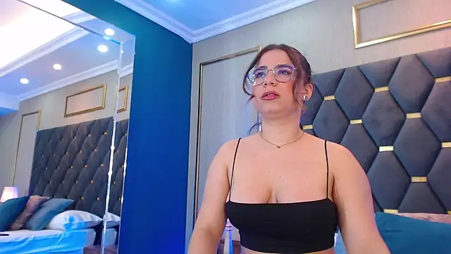 ThaniaJones online show from December 18, 2025, 12:09 pm