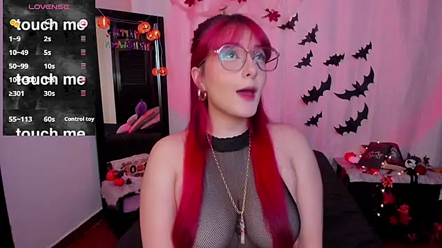 Dafne Moon online show from October 22, 2025, 6:24 am