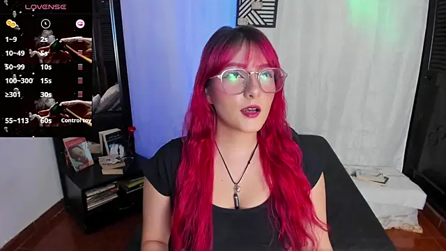 Snapshot of Dafne_Moon chatting on May 15, 2026, 8:07 pm Dafne Moon online show from May 15, 2026, 8:07 pm