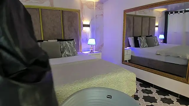 Snapshot of PaulinaDuarte chatting on October 1, 2025, 12:31 pm PaulinaDuarte online show from October 1, 2025, 12:31 pm