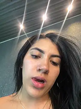 PaulinaDuarte online show from November 5, 2025, 11:46 am