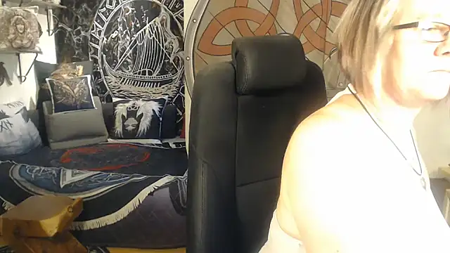 TittenMichelle online show from September 28, 2025, 4:14 pm