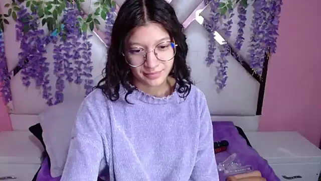 Snapshot of Perla_Skinnyy chatting on December 21, 2024, 3:25 am Perla Skinnyy online show from December 21, 2024, 3:25 am
