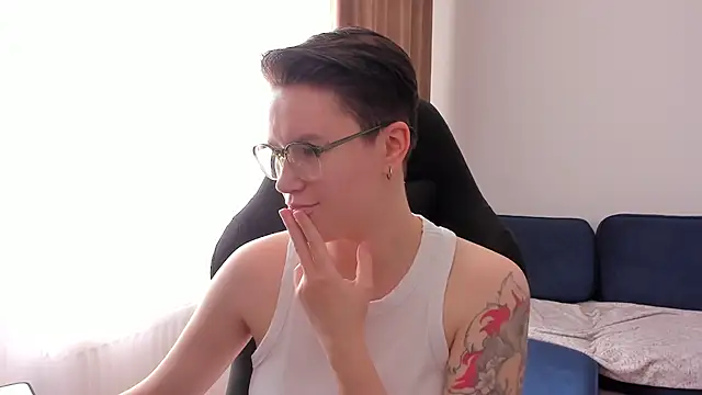 JessieFlower online show from June 12, 2026, 8:45 am
