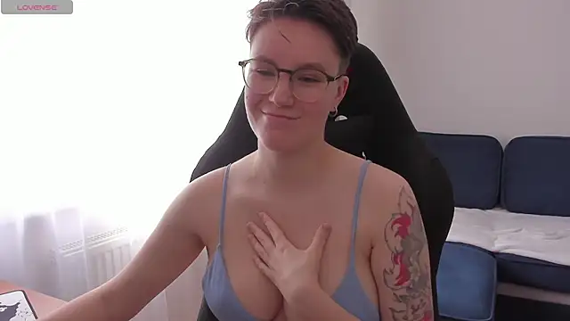 JessieFlower online show from June 20, 2026, 8:08 am