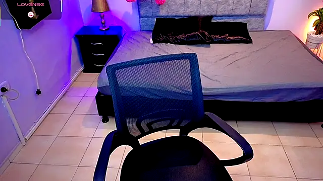 Lana stone  online show from September 12, 2025, 3:28 am