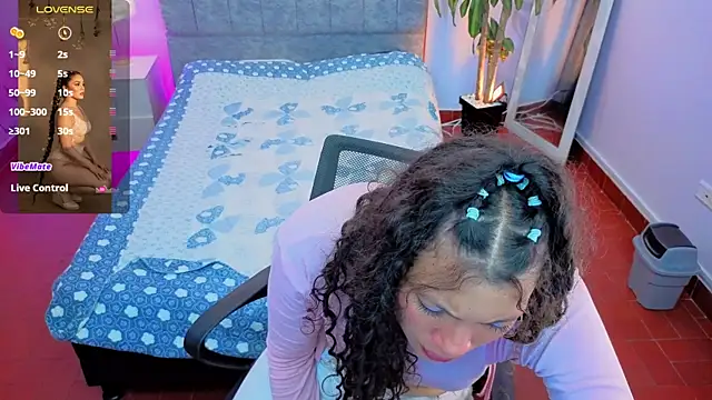 Lana stone  online show from April 10, 2026, 3:52 pm