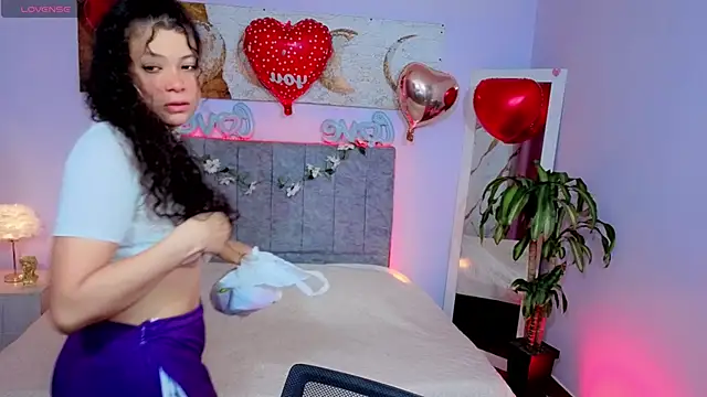 Lana stone  online show from February 14, 2026, 3:07 am