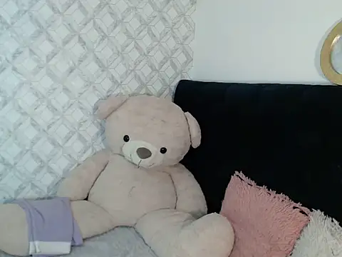 Snapshot of Emma-Wilson chatting on January 11, 2026, 5:14 am Emma-Wilson online show from January 11, 2026, 5:14 am