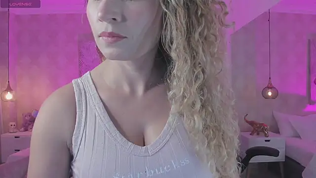 Snapshot of Shantall__ chatting on February 22, 2025, 11:02 am Shantall online show from February 22, 2025, 11:02 am