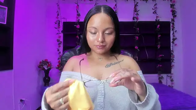 sweelanna   online show from April 9, 2026, 1:29 am