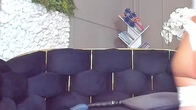 Deliciouslips online show from October 20, 2025, 12:06 pm