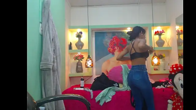 lorenapinto online show from April 5, 2026, 8:26 pm