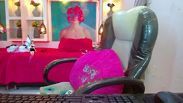 lorenapinto online show from November 14, 2025, 8:23 pm