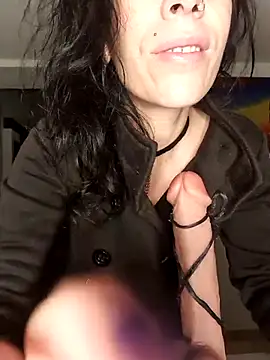 freyamoret online show from November 9, 2025, 4:38 am