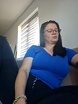 KristenVega online show from November 2, 2025, 6:51 am